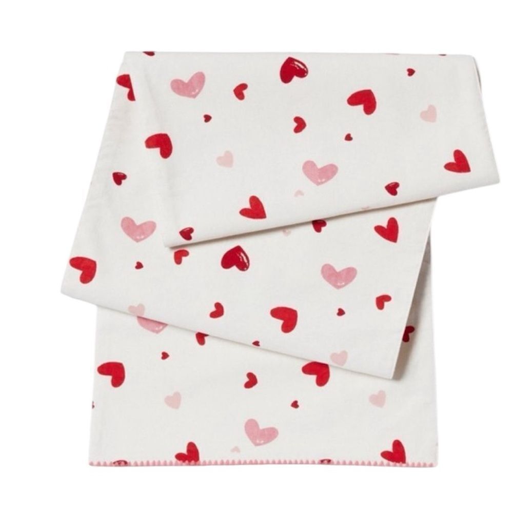 Scattered Hearts Valentine’s Table Runner